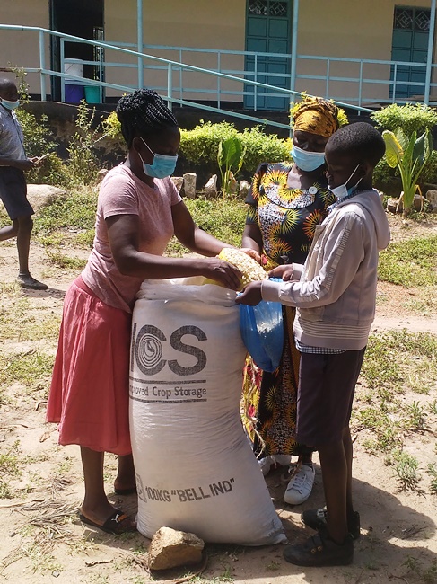Ogen pediatric adolescents receive maize from KEDHAP at the facility
